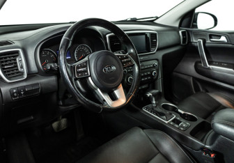 Подержанный автомобиль Kia Sportage 2018 года (11 фото)