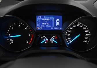 Подержанный автомобиль Ford Kuga 2013 года (18 фото)