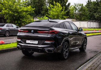 Подержанный автомобиль BMW X6 2021 года (6 фото)