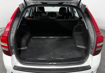 Подержанный автомобиль Kia Ceed Wagon 2008 года (13 фото)