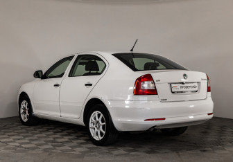 Подержанный автомобиль Skoda Octavia Liftback 2011 года (7 фото)