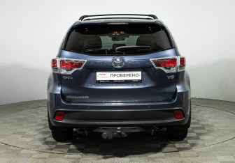 Подержанный автомобиль Toyota Highlander 2014 года (6 фото)