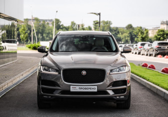 Подержанный автомобиль Jaguar F-Pace 2017 года (4 фото)