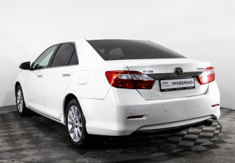Подержанный автомобиль Toyota Camry Sedan 2014 года (7 фото)