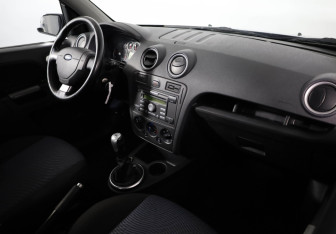 Подержанный автомобиль Ford Fusion 2007 года (15 фото)