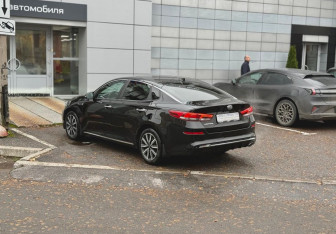 Подержанный автомобиль Kia Optima Sedan 2019 года (6 фото)