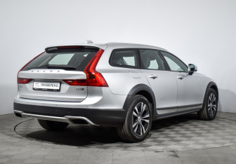 Подержанный автомобиль Volvo V90 Cross Country 2019 года (5 фото)