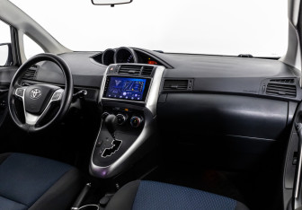 Подержанный автомобиль Toyota Verso 2013 года (9 фото)