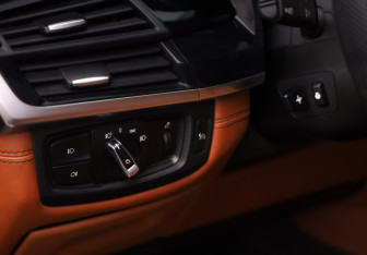 Подержанный автомобиль BMW X5 M 2016 года (27 фото)