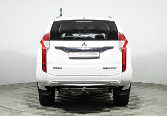 Подержанный автомобиль Mitsubishi Pajero Sport 2018 года (6 фото)