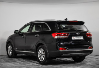 Подержанный автомобиль Kia Sorento 2016 года (7 фото)
