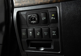 Подержанный автомобиль Toyota Land Cruiser Suv 2014 года (21 фото)
