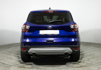 Подержанный автомобиль Ford Kuga 2016 года (6 фото)