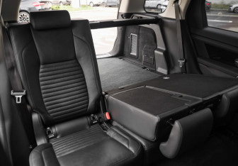 Подержанный автомобиль Land Rover Discovery Sport 2020 года (33 фото)