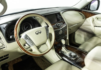 Подержанный автомобиль Infiniti QX80 2015 года (11 фото)