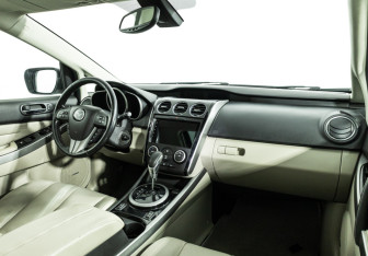 Подержанный автомобиль Mazda CX-7 2011 года (9 фото)