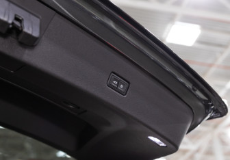 Подержанный автомобиль Audi Q8 2020 года (36 фото)