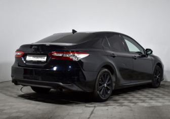 Подержанный автомобиль Toyota Camry Sedan 2018 года (5 фото)