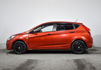Подержанный автомобиль Hyundai Solaris Hatchback 2012 года (8 фото)