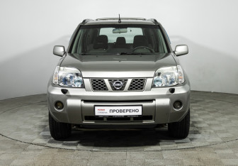 Подержанный автомобиль Nissan X-Trail 2005 года (2 фото)