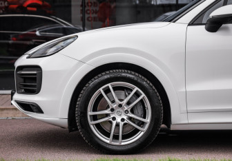 Подержанный автомобиль Porsche Cayenne 2018 года (10 фото)