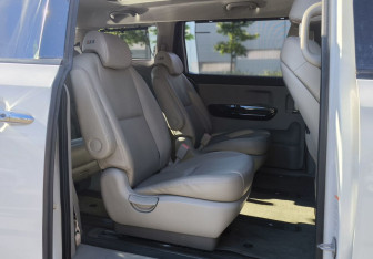 Подержанный автомобиль Kia Carnival 2018 года (12 фото)