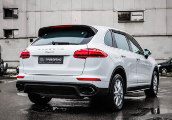 Подержанный автомобиль Porsche Cayenne 2014 года (5 фото)