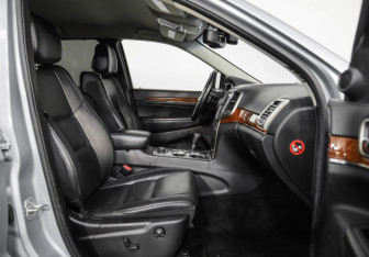 Подержанный автомобиль Jeep Grand Cherokee 2012 года (22 фото)