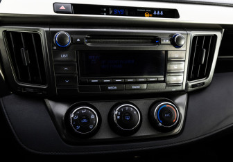 Подержанный автомобиль Toyota RAV4 2014 года (14 фото)