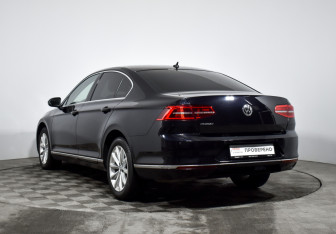 Подержанный автомобиль Volkswagen Passat Sedan 2018 года (7 фото)
