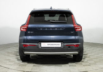 Подержанный автомобиль Volvo XC40 2021 года (6 фото)