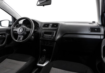 Подержанный автомобиль Volkswagen Polo Sedan 2013 года (9 фото)