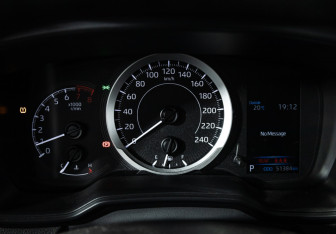 Подержанный автомобиль Toyota Corolla Sedan 2022 года (12 фото)