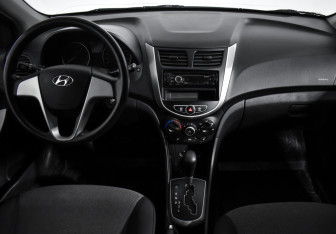 Подержанный автомобиль Hyundai Solaris Sedan 2012 года (14 фото)