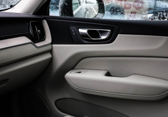 Подержанный автомобиль Volvo XC60 2021 года (17 фото)