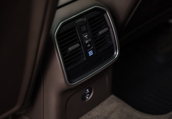 Подержанный автомобиль Porsche Macan 2019 года (21 фото)