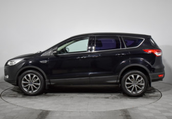 Подержанный автомобиль Ford Kuga 2014 года (8 фото)