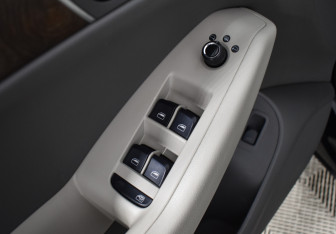 Подержанный автомобиль Audi Q5 2012 года (15 фото)