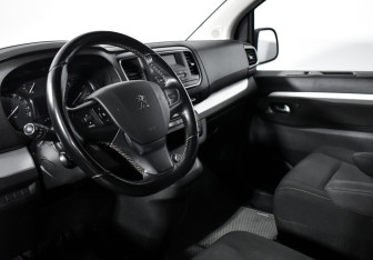 Подержанный автомобиль Peugeot Traveller 2020 года (9 фото)