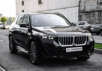 Подержанный автомобиль BMW X1 2024 года (5 фото)