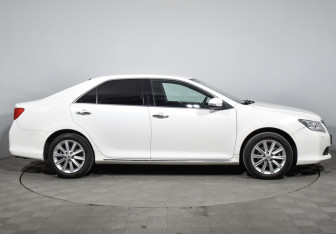 Подержанный автомобиль Toyota Camry Sedan 2014 года (4 фото)