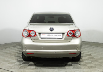 Подержанный автомобиль Volkswagen Jetta Sedan 2009 года (6 фото)