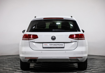 Подержанный автомобиль Volkswagen Passat Wagon 2016 года (6 фото)