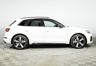Подержанный автомобиль Audi Q5 2021 года (4 фото)