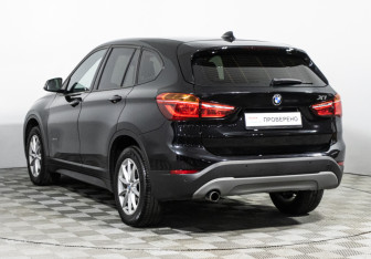 Подержанный автомобиль BMW X1 2017 года (7 фото)