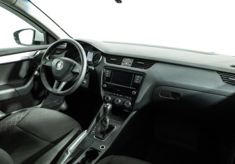 Подержанный автомобиль Skoda Octavia Liftback 2018 года (9 фото)