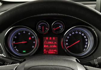 Подержанный автомобиль Opel Mokka 2012 года (19 фото)