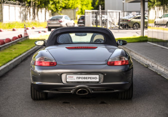 Подержанный автомобиль Porsche Boxster 2004 года (8 фото)