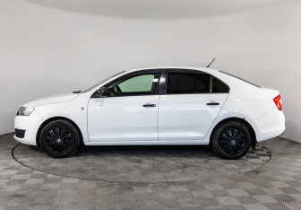 Подержанный автомобиль Skoda Rapid Liftback 2016 года (8 фото)