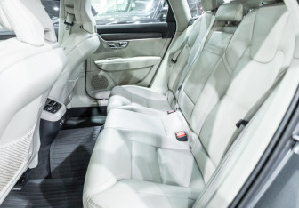 Подержанный автомобиль Volvo V90 Cross Country 2019 года (17 фото)